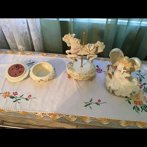 Set of Vintage Fine Porcelain Musicals - Picture 4 of 9